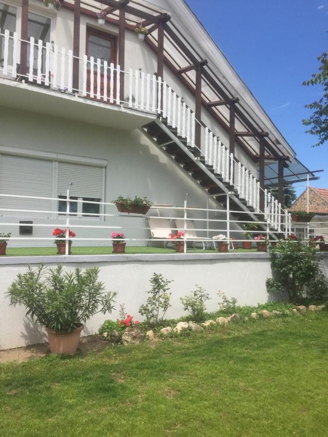 Lelle-Kert Apartman 01 Balatonlelle Esterno foto