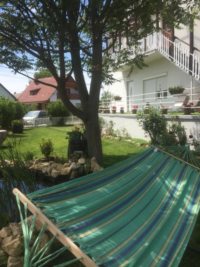 Lelle-Kert Apartman 01 Balatonlelle Esterno foto