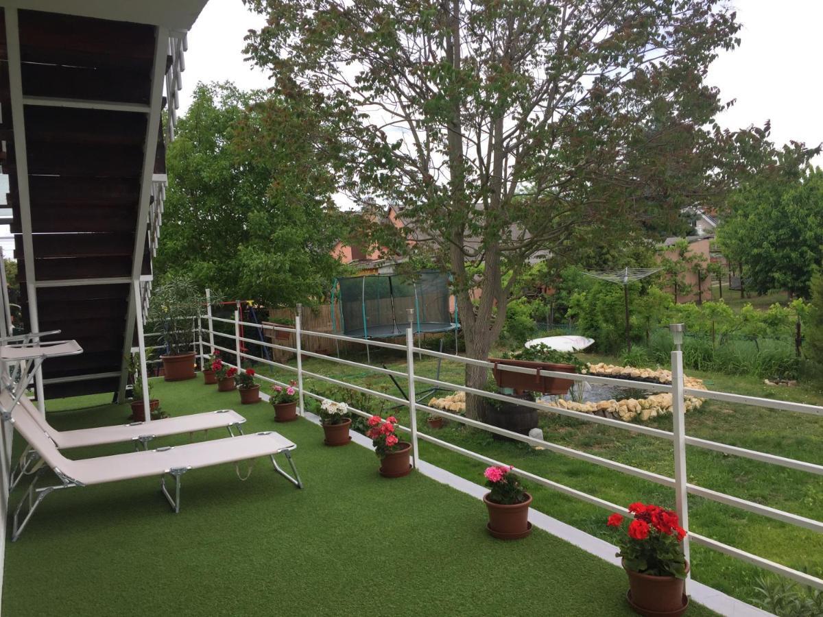 Lelle-Kert Apartman 01 Balatonlelle Esterno foto