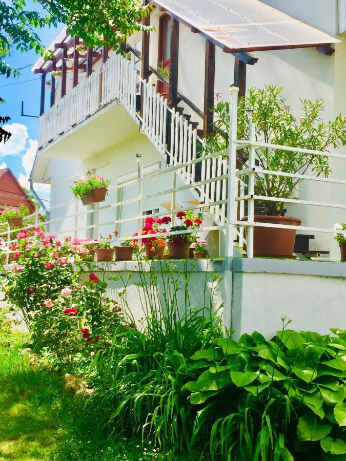 Lelle-Kert Apartman 01 Balatonlelle Esterno foto