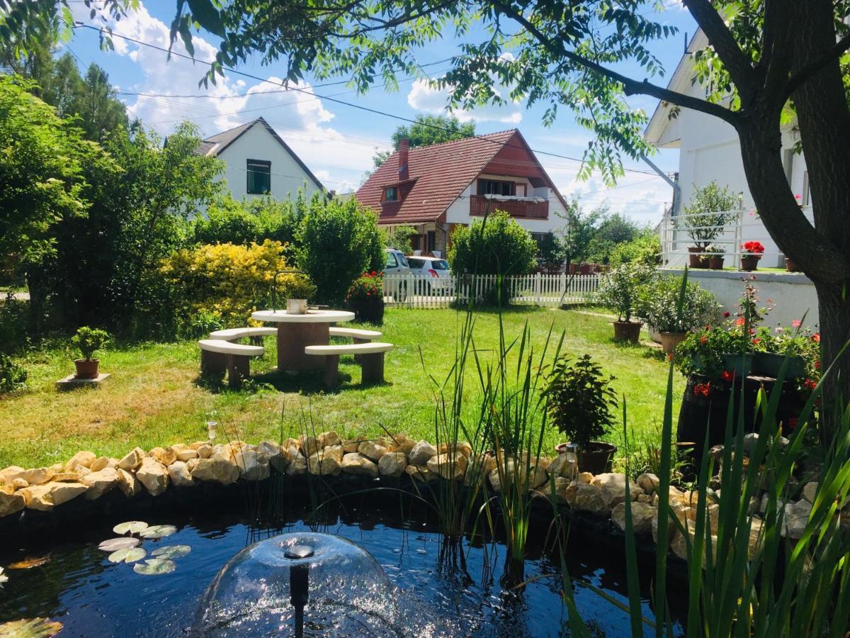 Lelle-Kert Apartman 01 Balatonlelle Esterno foto
