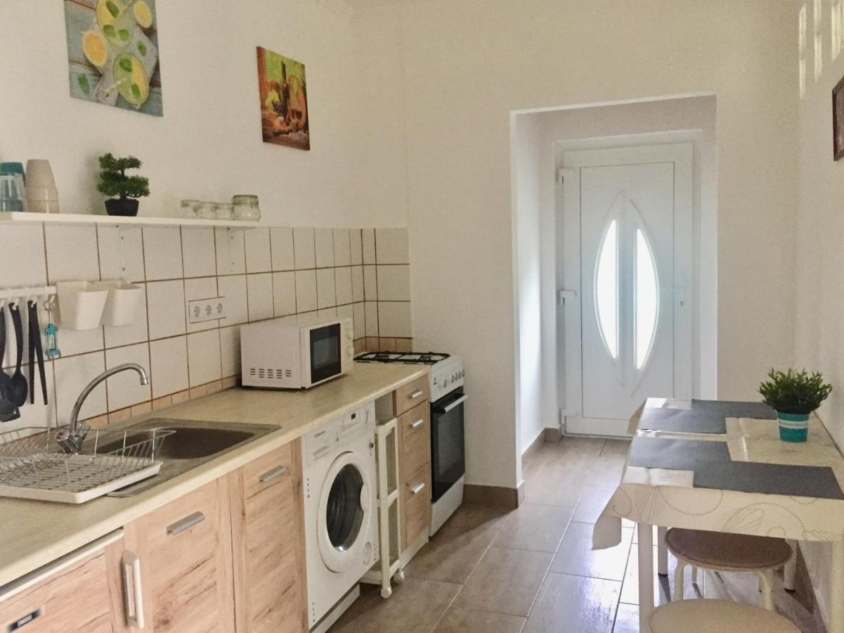 Lelle-Kert Apartman 01 Balatonlelle Esterno foto